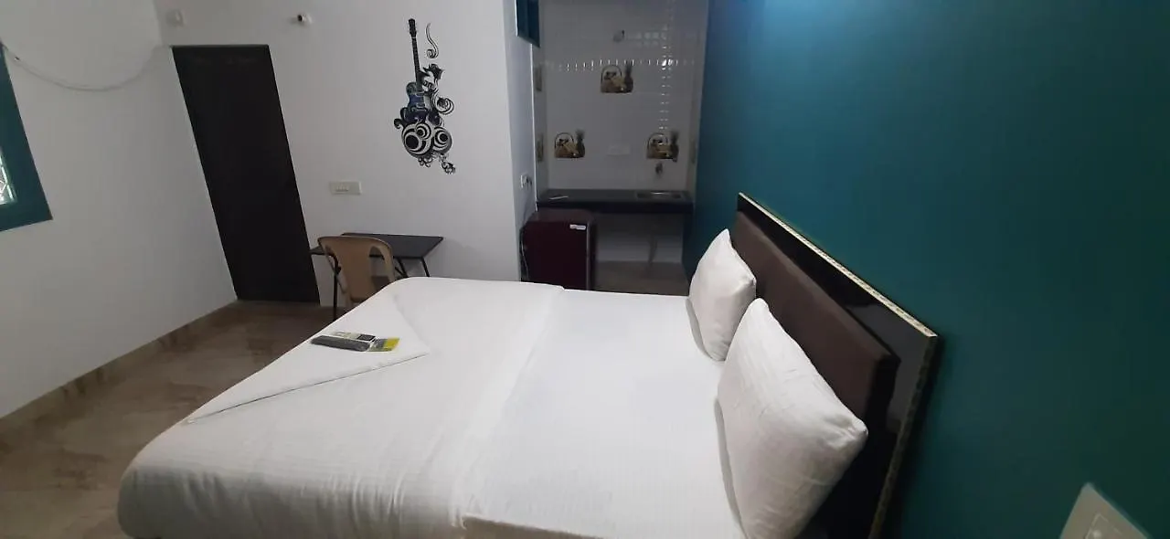 Good Stay Free Drop To Us, Netherland Embassy New Delhi Apartment